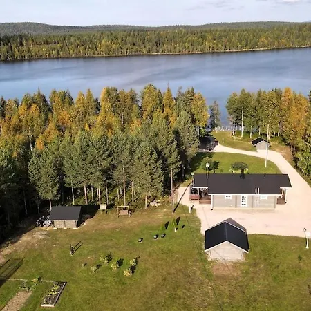 Private Lakeside Metsola Huvilat