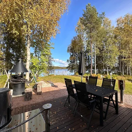 Private Lakeside Metsola Huvilat *