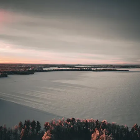 Private Lakeside Metsola Huvilat *