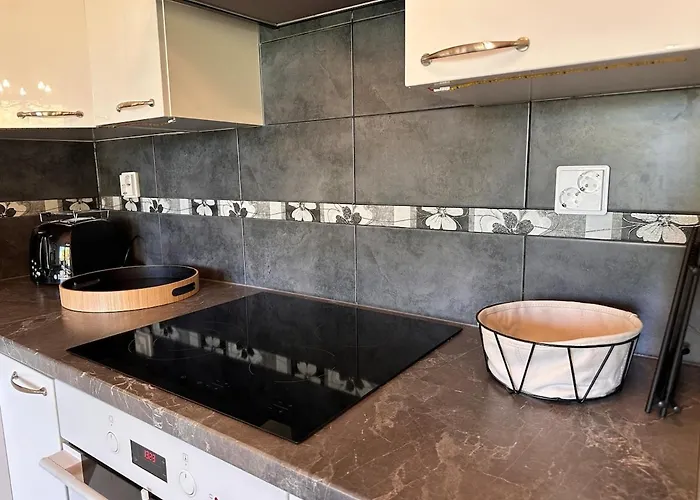 Private Lakeside Metsola Вилла