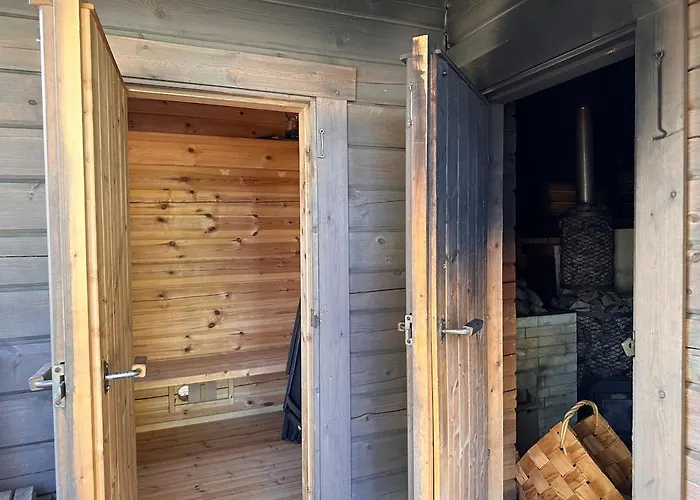 Private Lakeside Metsola *