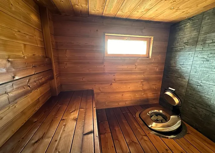 Private Lakeside Metsola *