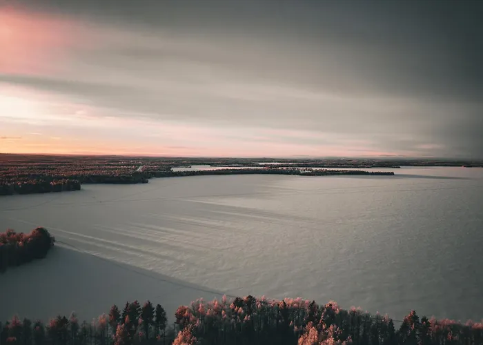 Private Lakeside Metsola Вилла *